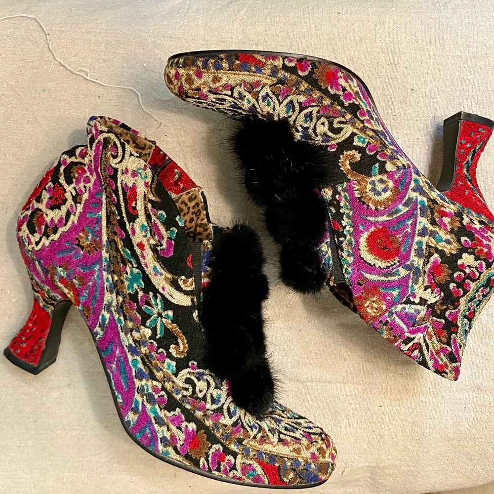 Jaquard Bootie Multicolor Red/Black 8US
